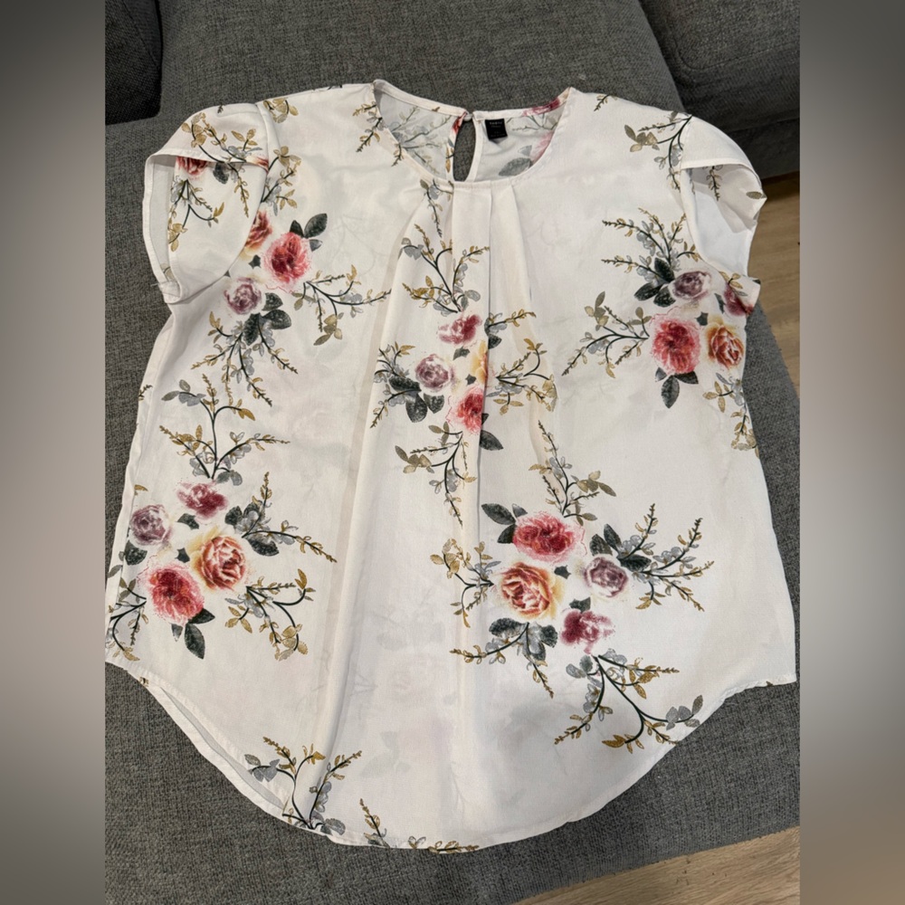 🔥SHEIN Curve White Floral Top